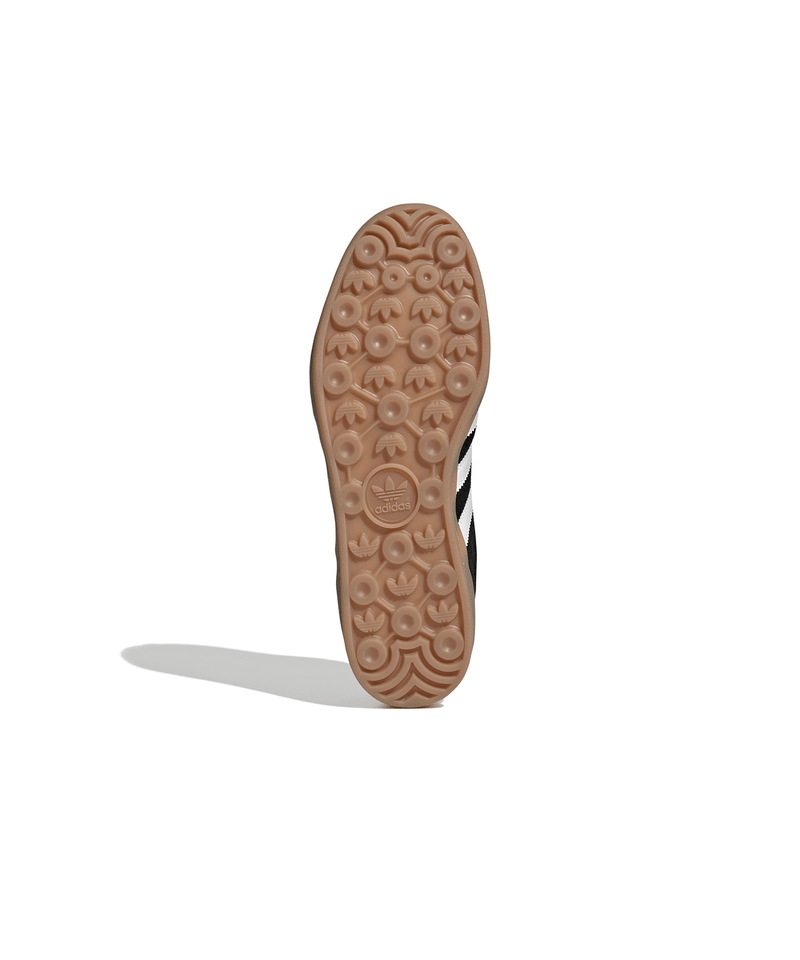 JI2060_4_FOOTWEAR_Photography_Bottom-View_white