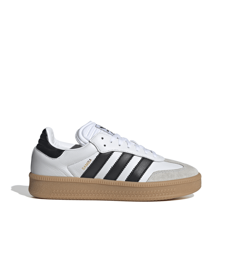 IE1377_1_FOOTWEAR_Photography_Side-Lateral-Center-View_white