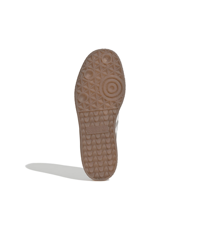 IE9108_4_FOOTWEAR_Photography_Bottom-View_white