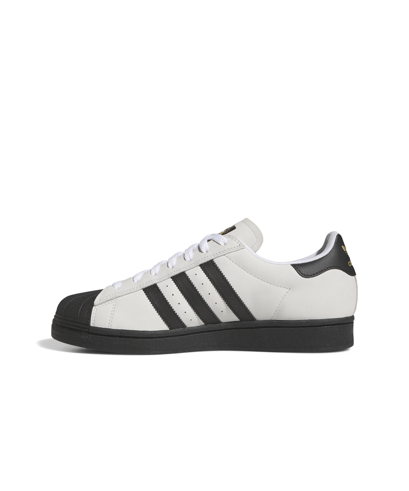 JH8138_5_FOOTWEAR_Photography_Side Medial Center View_white
