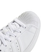 JH7006_9_FOOTWEAR_Photography_Detail-View-2_white