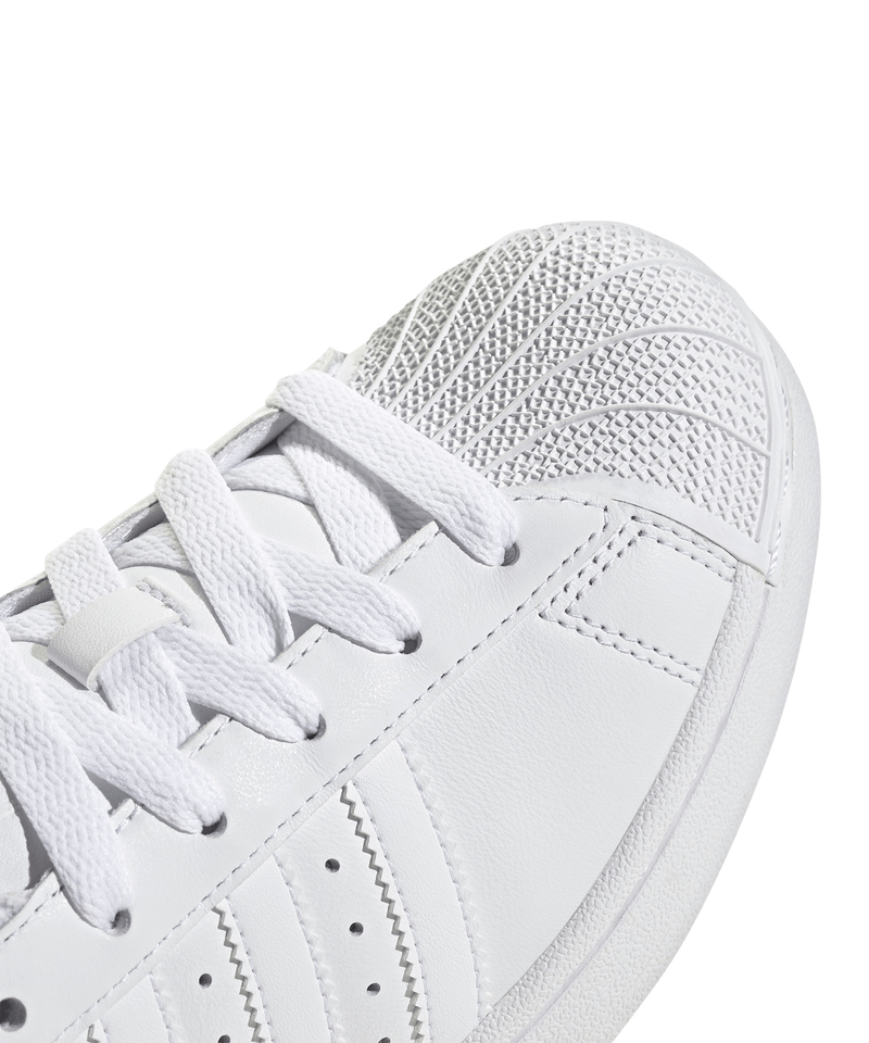 JH7006_9_FOOTWEAR_Photography_Detail-View-2_white