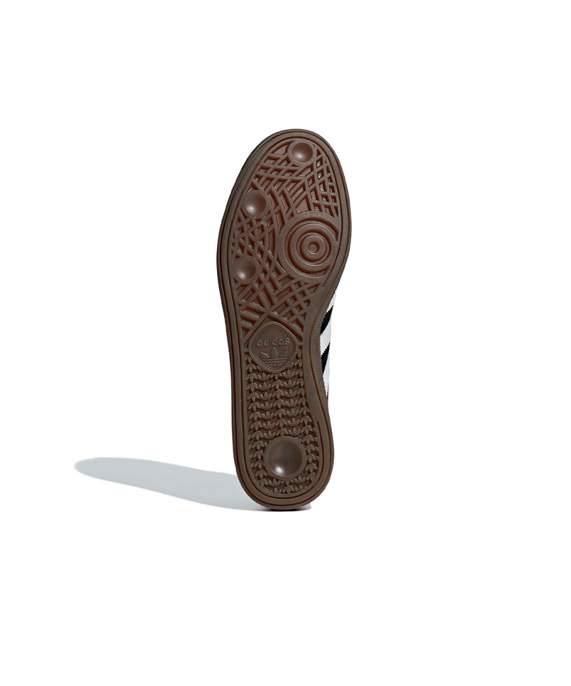 DB3021_4_FOOTWEAR_Photography_Bottom-View_white