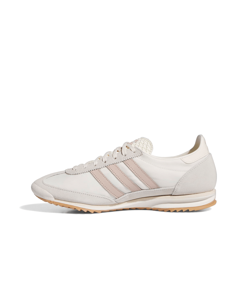 JH7394_5_FOOTWEAR_Photography_Side-Medial-Center-View_white