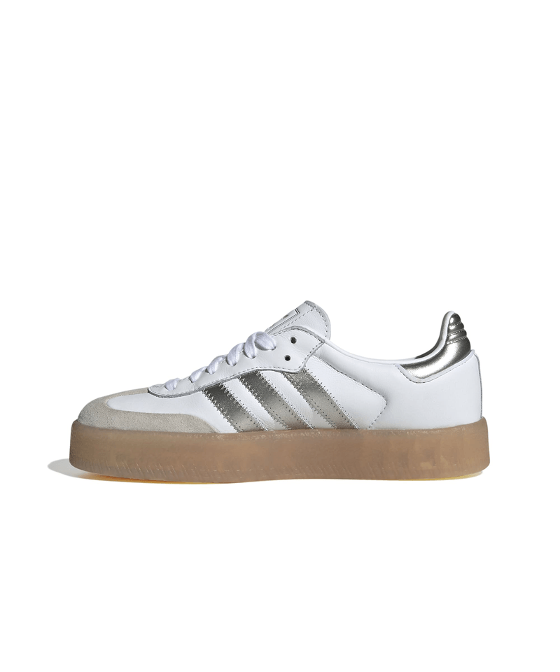 JS3943_5_FOOTWEAR_Photography_Side-Medial-Center-View_white