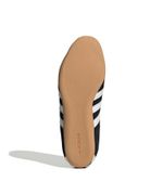 JI0183_4_FOOTWEAR_Photography_Bottom-View_white