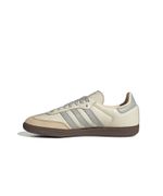JH7299_5_FOOTWEAR_Photography_Side-Medial-Center-View_white