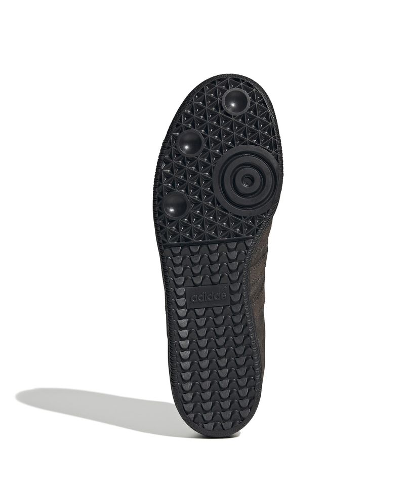 JI3213_4_FOOTWEAR_Photography_Bottom-View_white