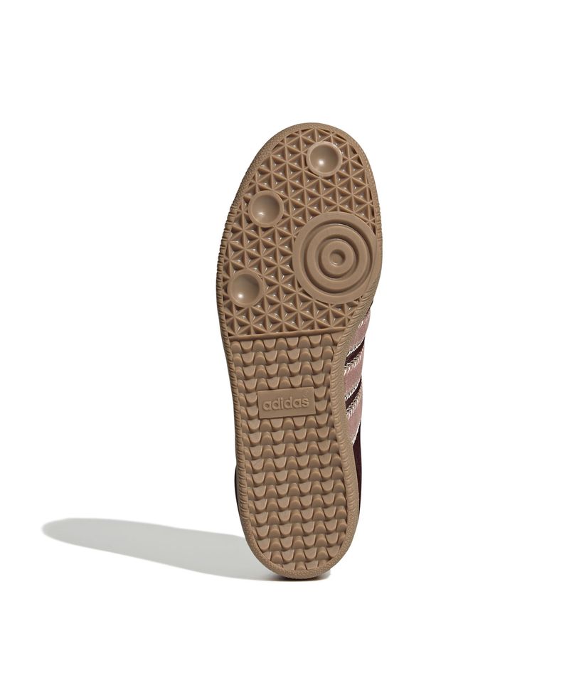 JP5330_4_FOOTWEAR_Photography_Bottom-View_white