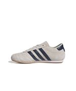JQ3517_5_FOOTWEAR_Photography_Side-Medial-Center-View_white
