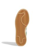 JR0104_3_FOOTWEAR_Photography_Bottom-View_white