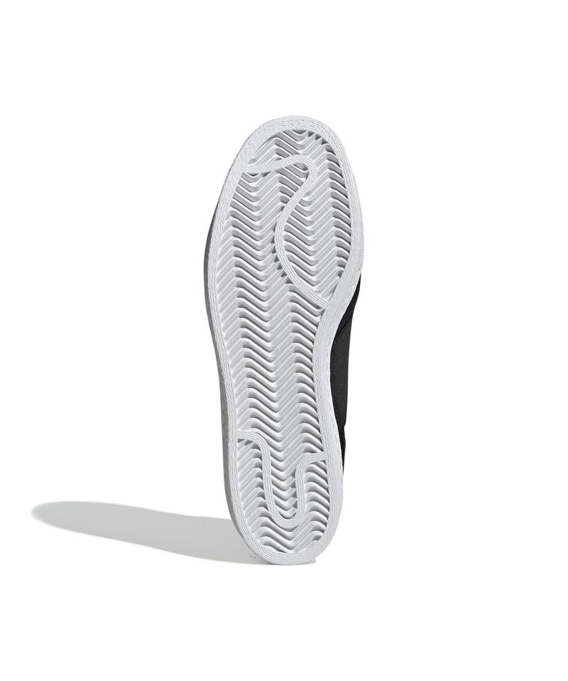 EW2053_4_FOOTWEAR_Photography_Bottom-View_white