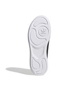 GW8213_4_FOOTWEAR_Photography_Bottom-View_white