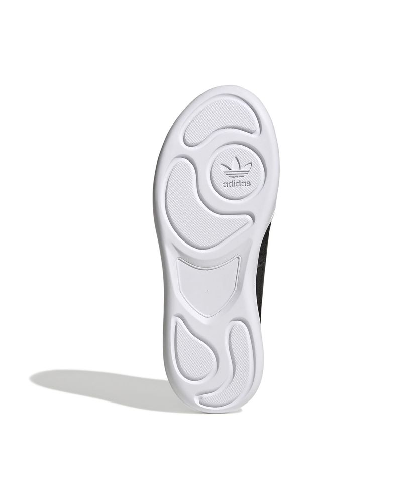 GW8213_4_FOOTWEAR_Photography_Bottom-View_white