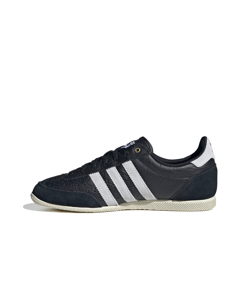 IH5490_5_FOOTWEAR_Photography_Side-Medial-Center-View_white