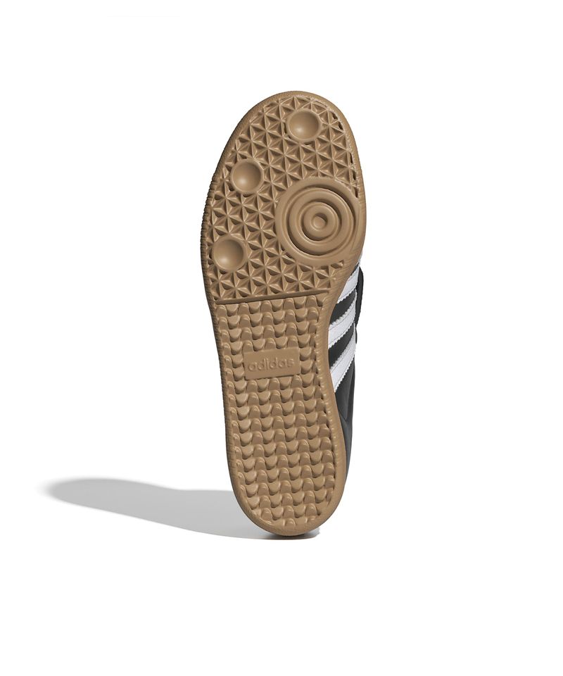 IG2010_4_FOOTWEAR_Photography_Bottom-View_white